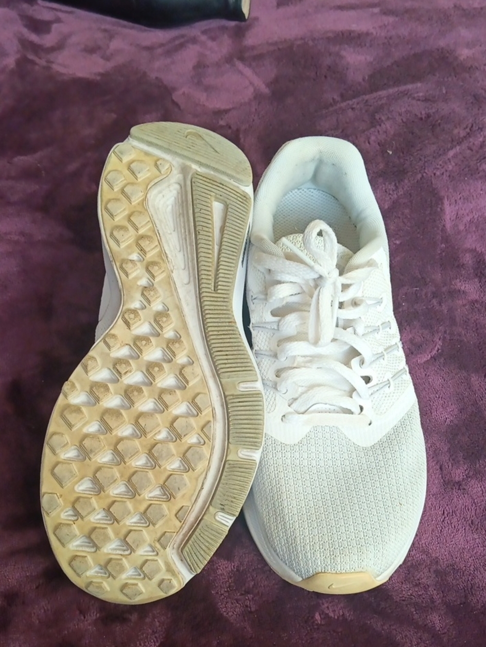 Nike White Women's Athletic Running Sneakers